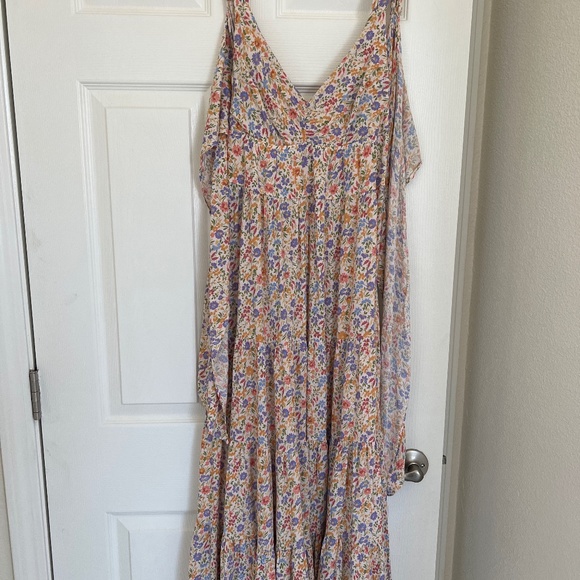 Dress Forum Dresses & Skirts - Floral Midi tie back dress